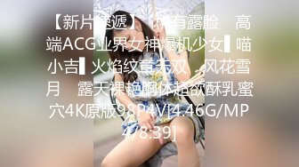 [MP4/ 458M] 年轻嫩妹子道具自慰插穴和闺蜜一起挑逗男友先硬，被双男玩弄