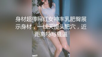 穿性感修身睡裙的极品少妇不停吸允鸡巴躺着